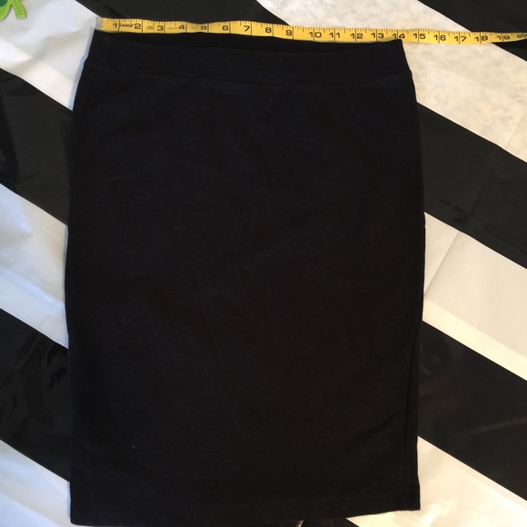 4 for $30 🖤FEATHERS🖤 Black Pencil Cut Skirt - Picture 2 of 6